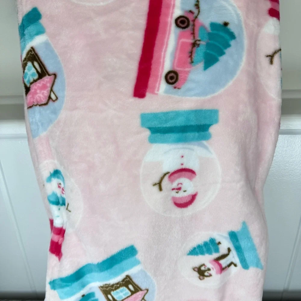 NEW Betsey Johnson Snow Globe Christmas Blanket